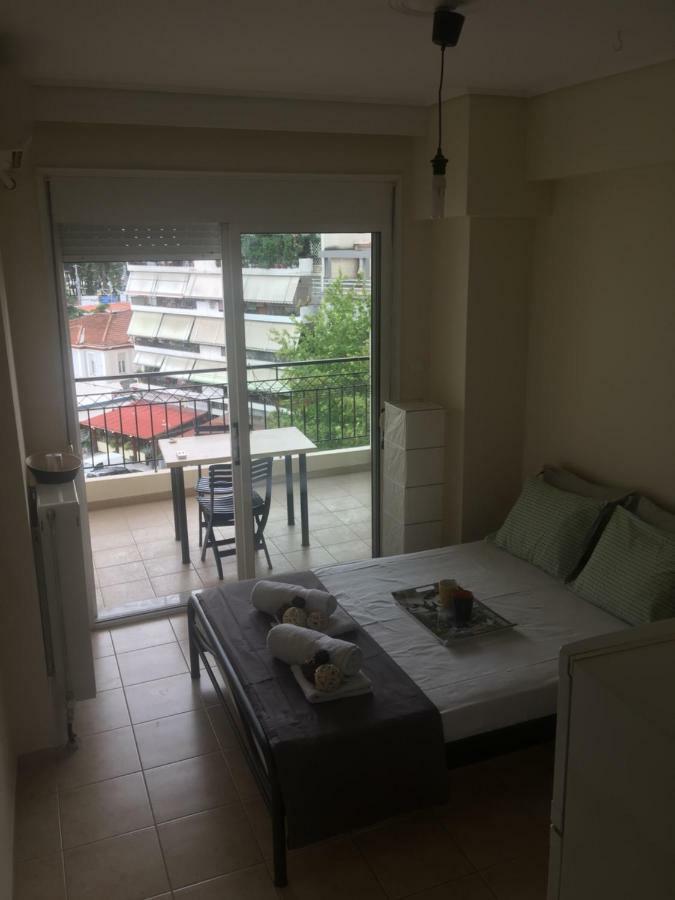 Studio By The Train Station Лариса Екстериор снимка