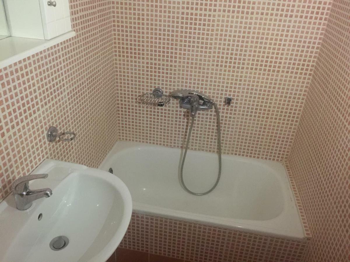 Studio By The Train Station Лариса Екстериор снимка